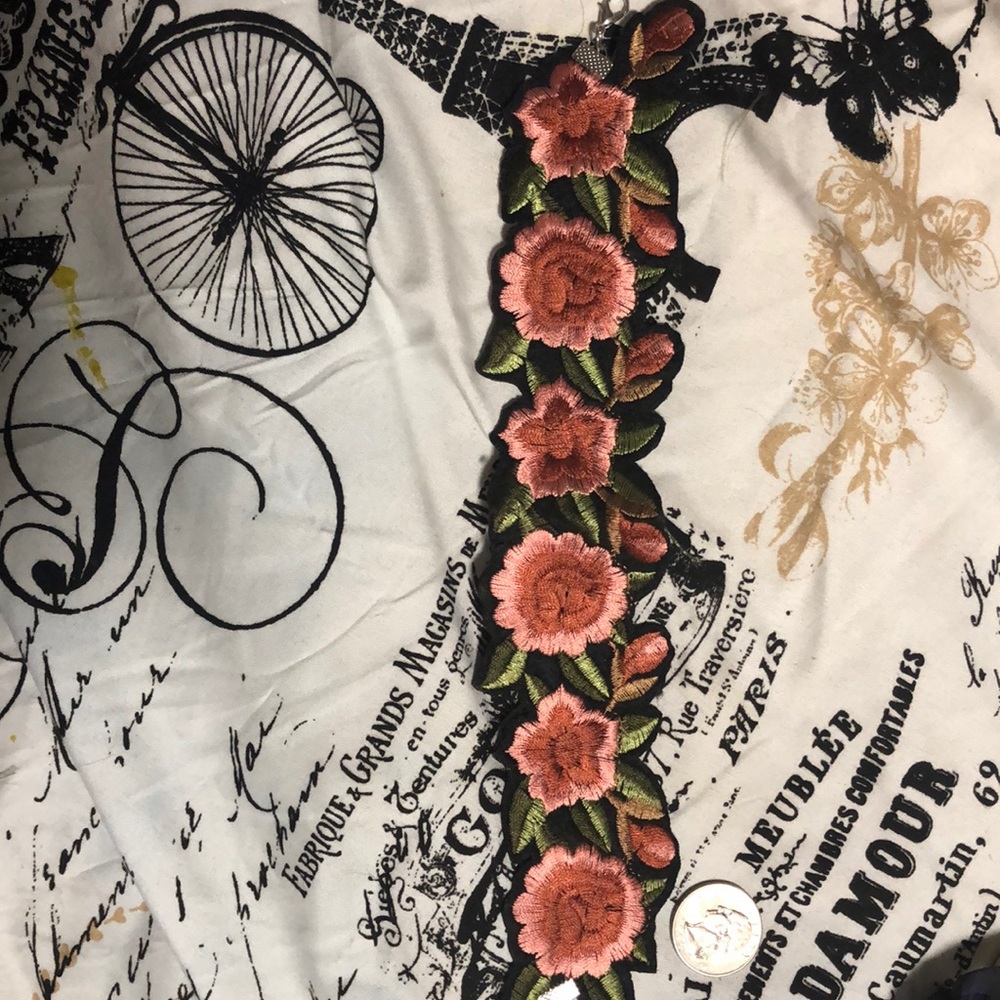 CHICK FLORAL CHOKER